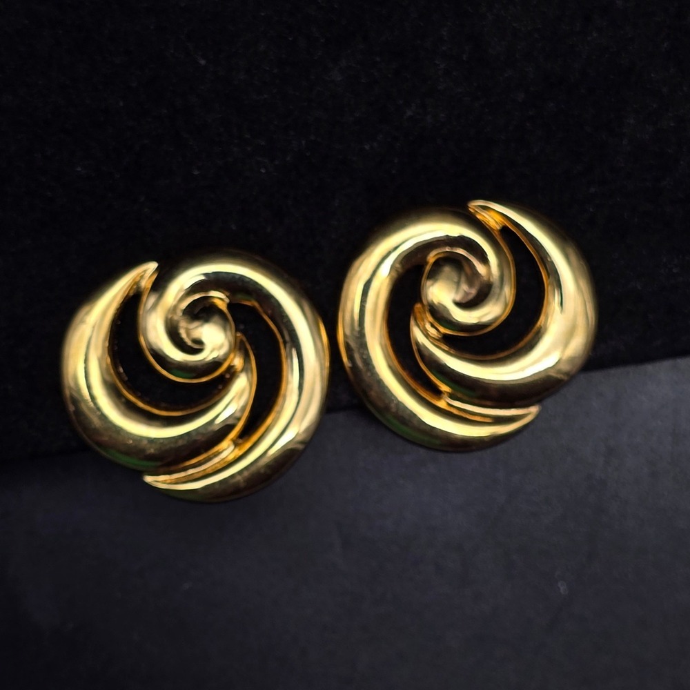 Napier Gold Tone Swirl Clip On Earrings Spiral Vintage Costume Jewelry